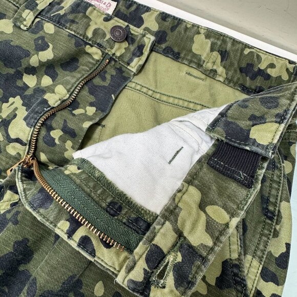 Levi's 502 Hybrid Cargo Pants Mens 34X32 Taper Fit Camo Adjustable Waist - Picture 5 of 15